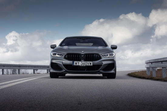BMW M8 Cabrio-это ракета на колесах. Разгоняется до более чем 300 км / ч